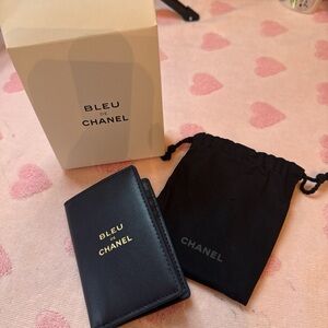 Chanel Bleubeaute’ de Chanel Card Holder - Navy  with Gold Logo